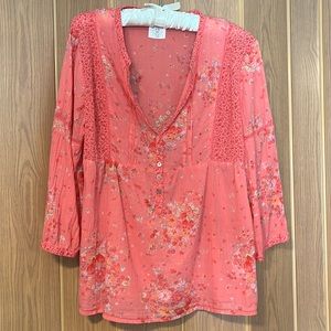 Beautiful pink floral H & M Size 14 ladies pullover blouse.
